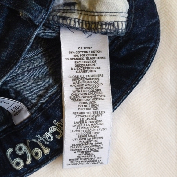 babyGap 1969 embroidered floral medallion denim jean shorts 3T toddler girls - Picture 6 of 7